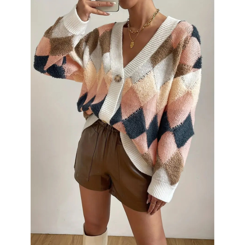 Elvira – Damenstrickjacke mit Rautendesign und Knopfdetails