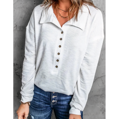 Chiara – Langärmliges Damenoberteil mit Rippstruktur und Knopfdetails