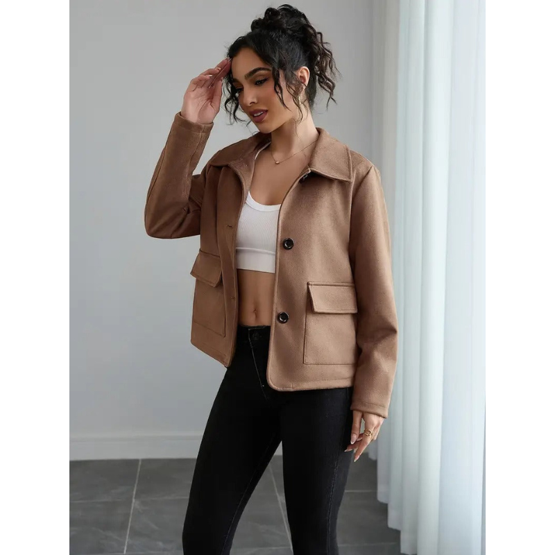 Braune Damenjacke mit Knopfverschluss und Kontrastknöpfen