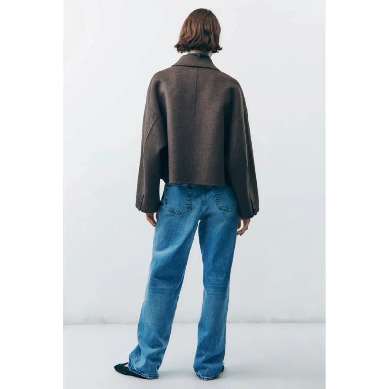 Doris – Moderne Kurzjacke für Damen mit Knopfdetails