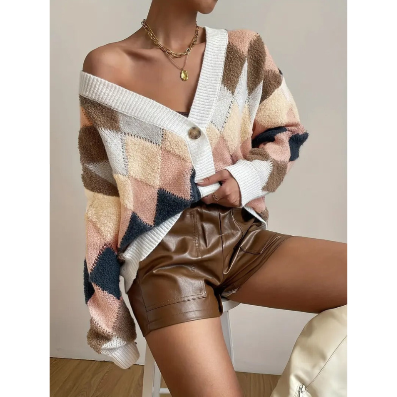 Elvira – Damenstrickjacke mit Rautendesign und Knopfdetails