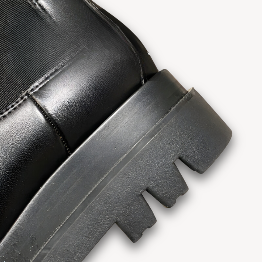 Damen Schwarze Chelsea Boots aus Leder – Chunky Sohle & Bequemer Slip-On Stil