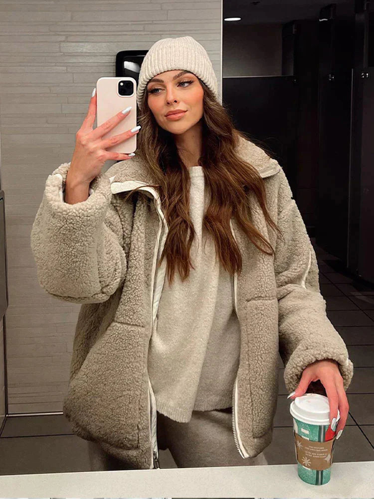 Aurora Oversized Damenjacke aus Schafswolle