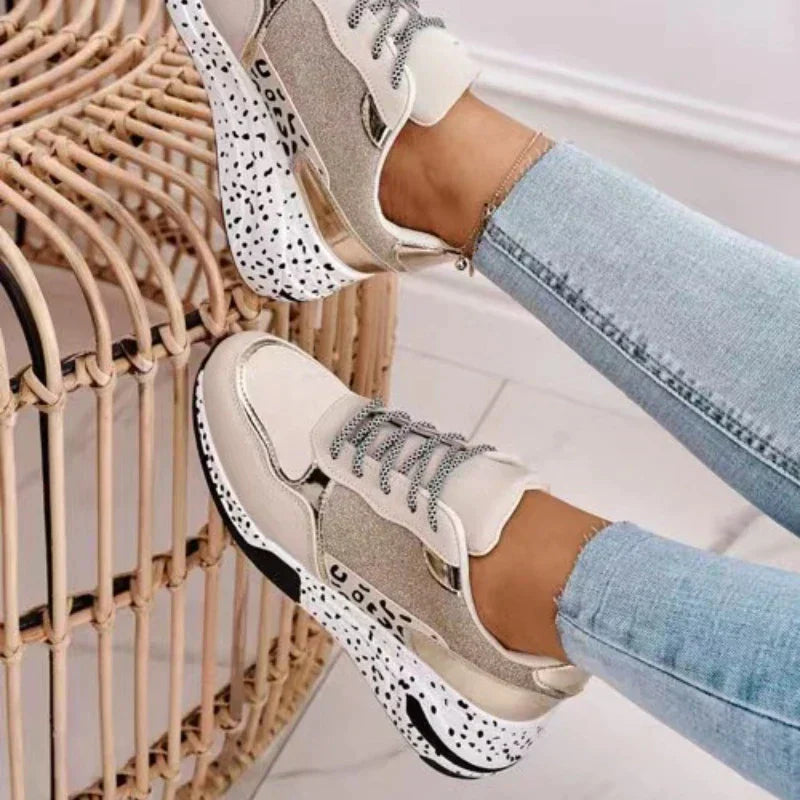 Frauen Chunky Sneakers – Schnürschuhe mit Dalmatiner-Muster Sohle