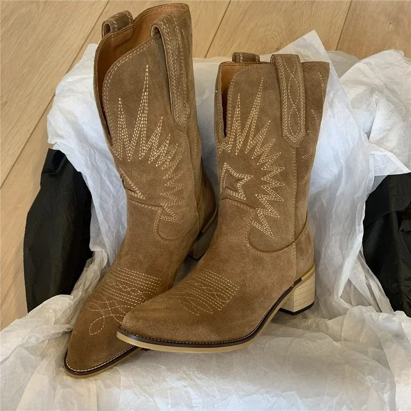 Calflang – Bestickte Westernstiefel mit kubanischem Absatz